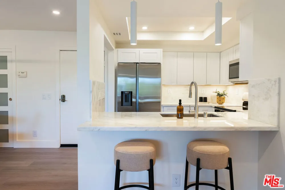 5800 Owensmouth Avenue #76 Woodland Hills, CA 91367