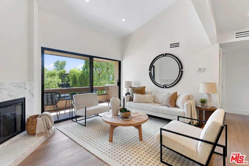 5800 Owensmouth Avenue #76 Woodland Hills, CA 91367