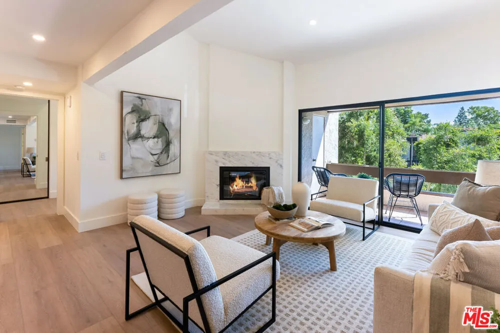 5800 Owensmouth Avenue #76 Woodland Hills, CA 91367
