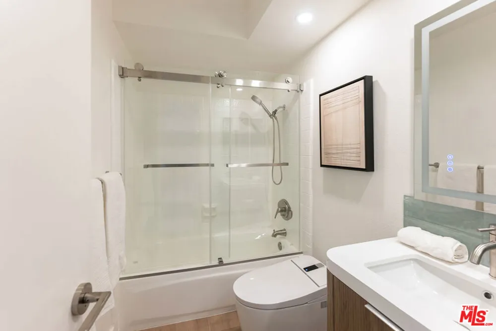 5800 Owensmouth Avenue #76 Woodland Hills, CA 91367
