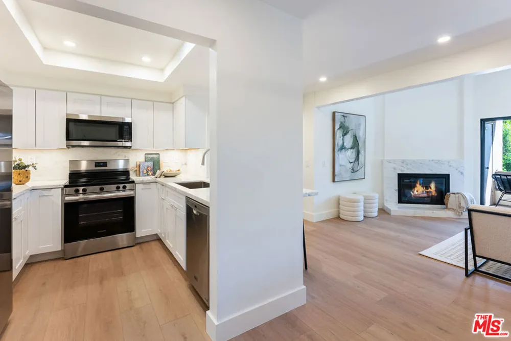 5800 Owensmouth Avenue #76 Woodland Hills, CA 91367