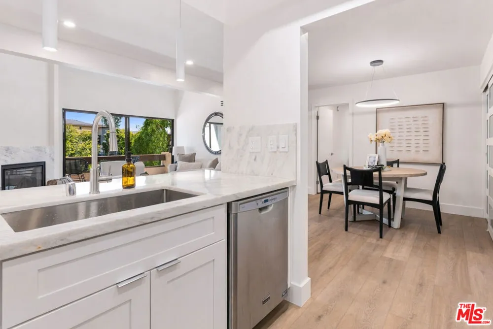 5800 Owensmouth Avenue #76 Woodland Hills, CA 91367