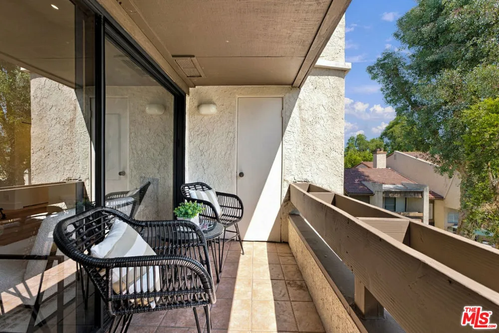 5800 Owensmouth Avenue #76 Woodland Hills, CA 91367