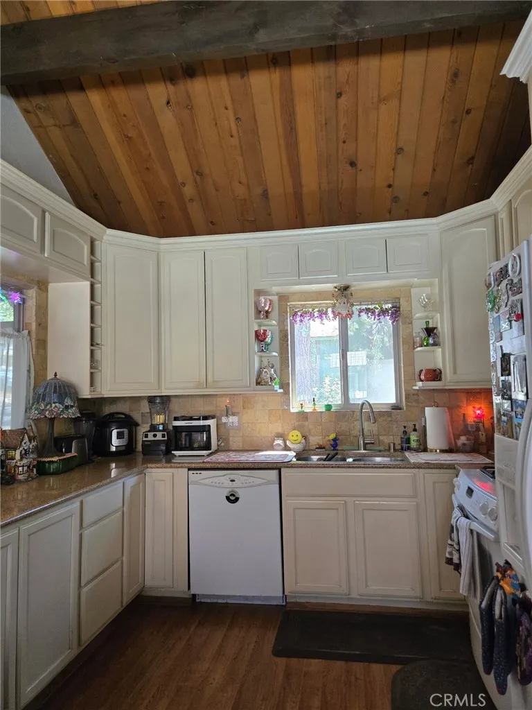 32909 Chipmunk Arrowbear, CA 92382