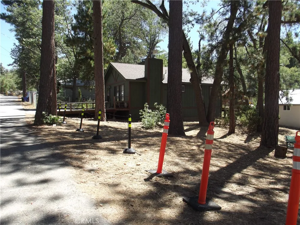 32909 Chipmunk Arrowbear, CA 92382