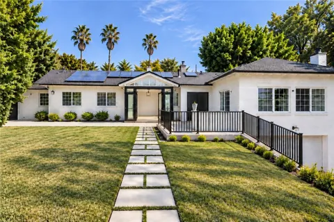 16633 Oak View Drive