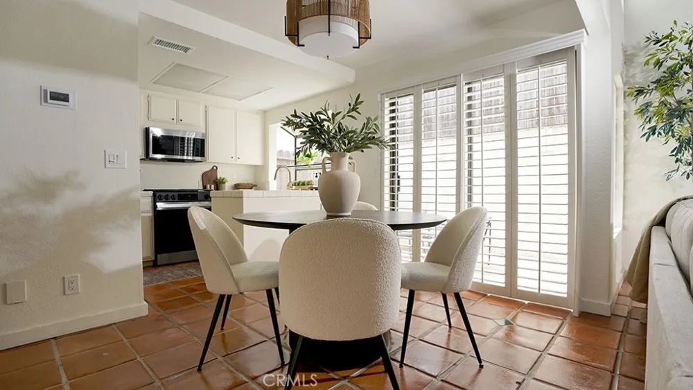 2184 Canyon #K Costa Mesa, CA 92627