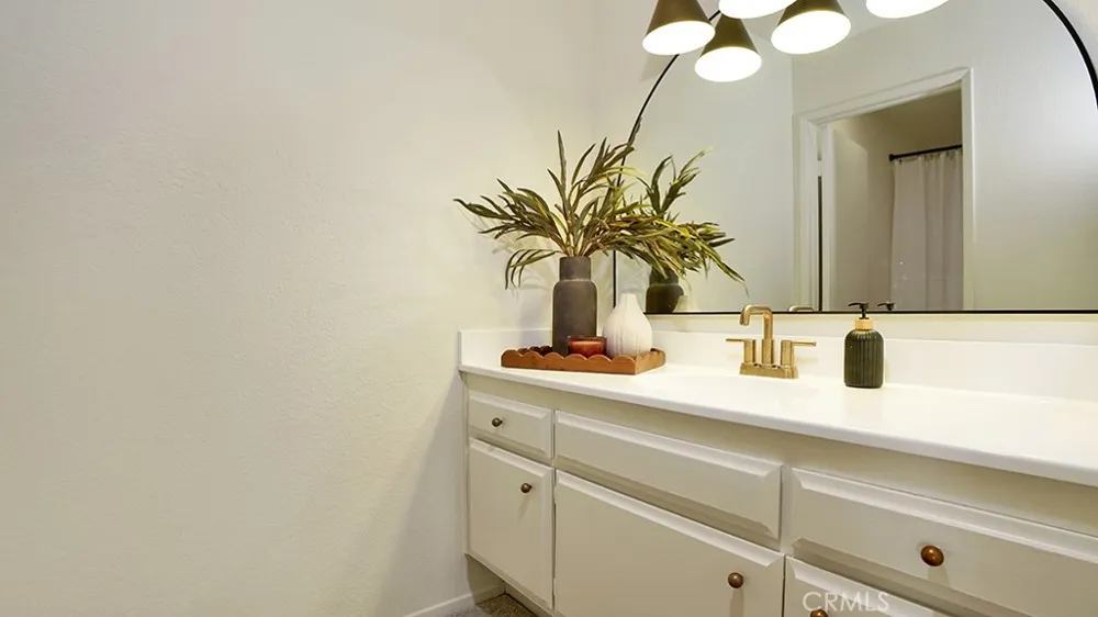 2184 Canyon #K Costa Mesa, CA 92627