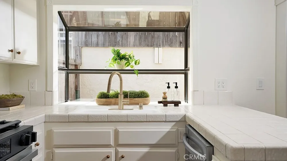 2184 Canyon #K Costa Mesa, CA 92627