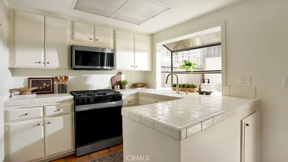2184 Canyon #K Costa Mesa, CA 92627