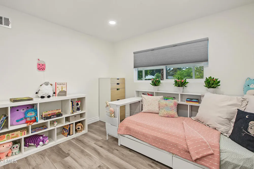 7643 Encino Avenue Northridge, CA 91325