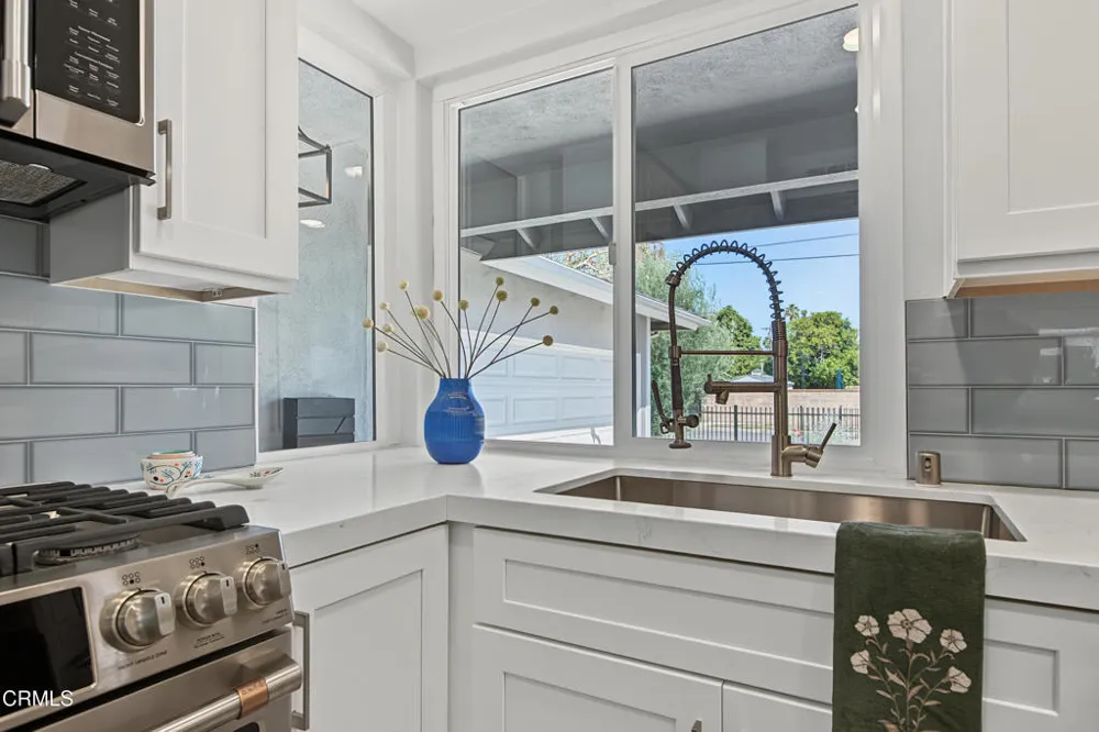 7643 Encino Avenue Northridge, CA 91325
