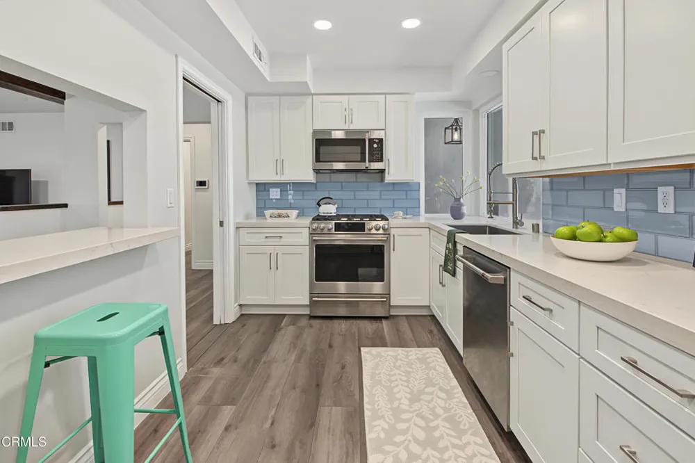 7643 Encino Avenue Northridge, CA 91325
