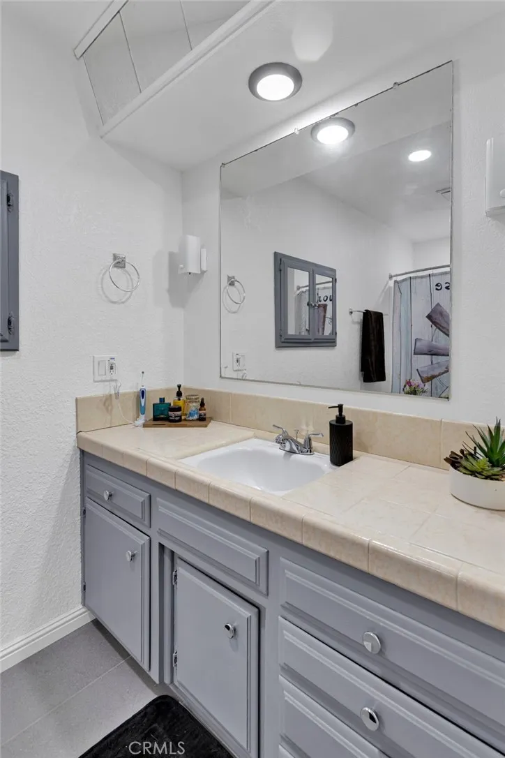 14657 Manzano Victorville, CA 92392