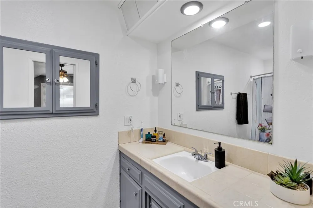 14657 Manzano Victorville, CA 92392