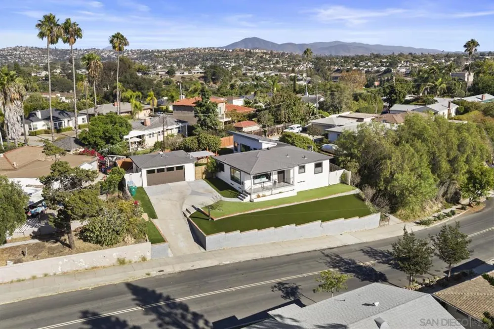 4471 Rolando San Diego, CA 92115