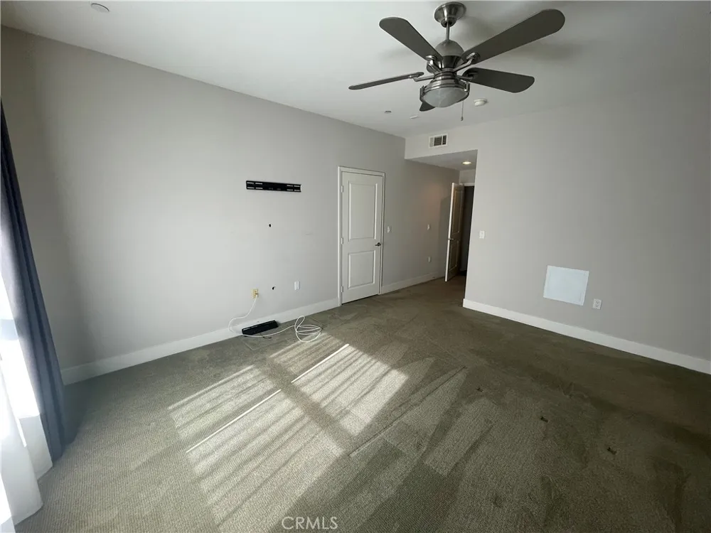 1411 Detroit #408 Los Angeles, CA 90046