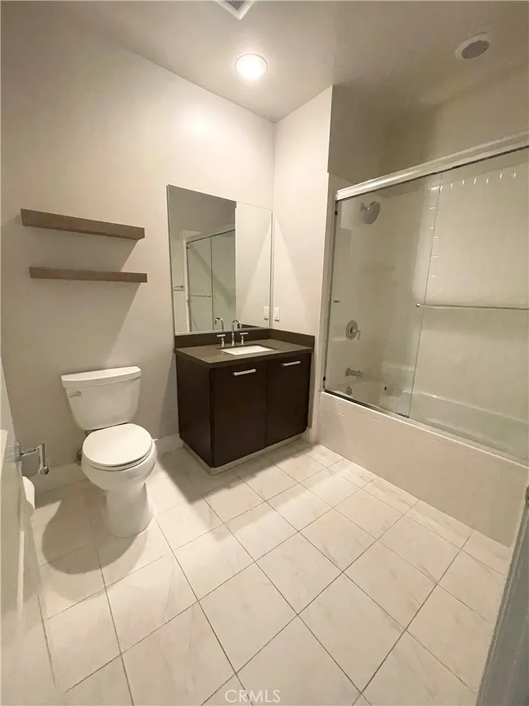 1411 Detroit #408 Los Angeles, CA 90046