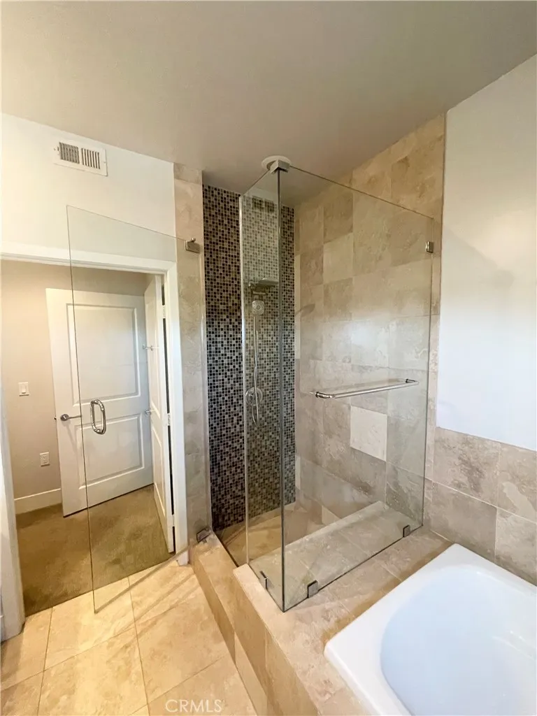 1411 Detroit #408 Los Angeles, CA 90046