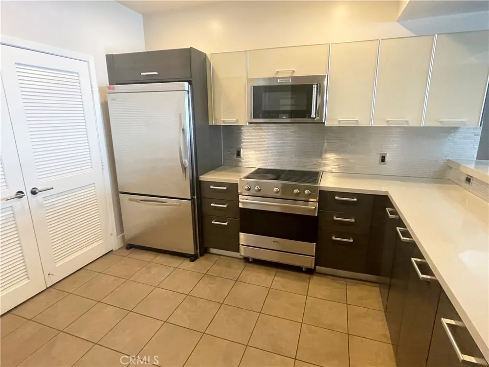 1411 Detroit #408 Los Angeles, CA 90046