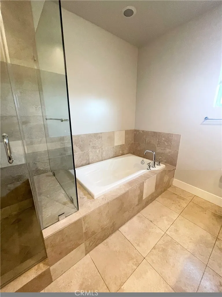 1411 Detroit #408 Los Angeles, CA 90046