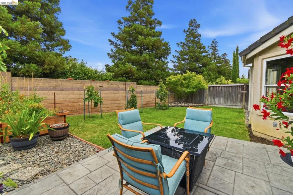 1316 Summer Grove Cir Fairfield, CA 94534