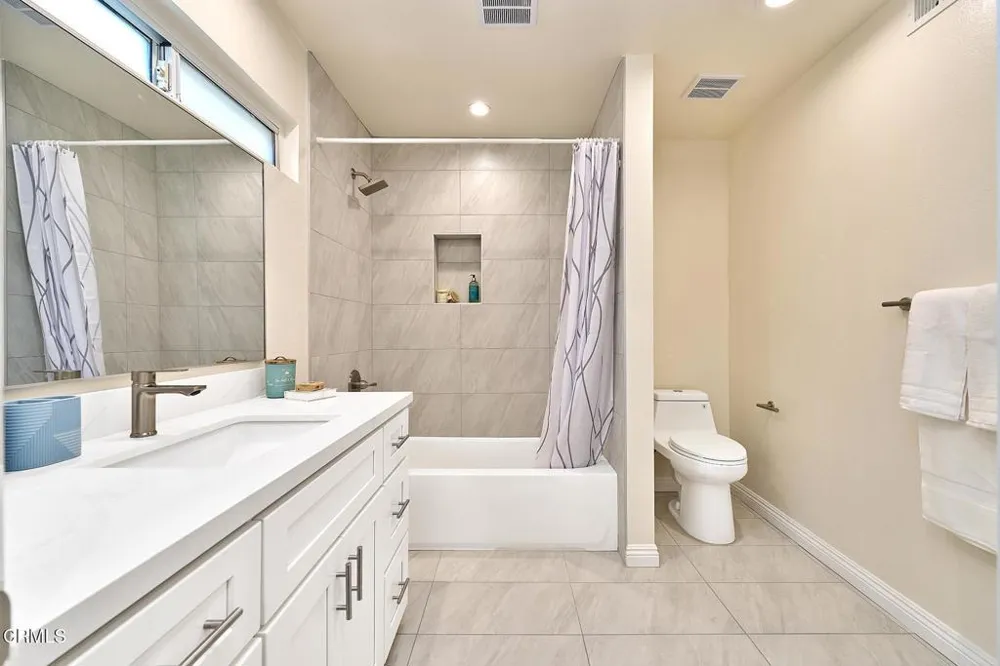 2466 Montrose Avenue #7 Montrose, CA 91020