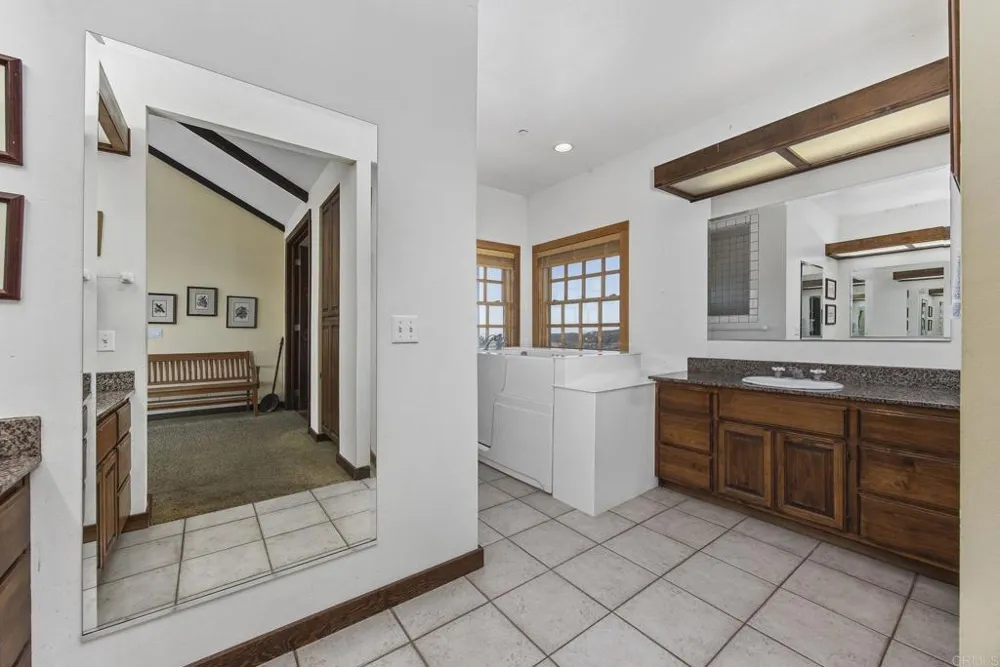 19050 Via Cuesta Ramona, CA 92065