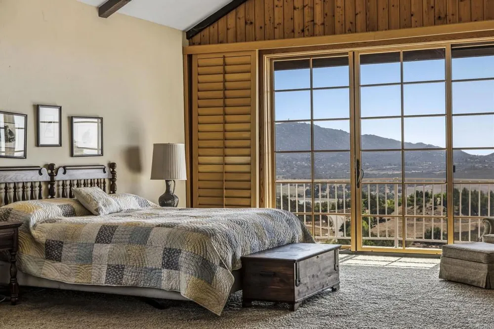 19050 Via Cuesta Ramona, CA 92065