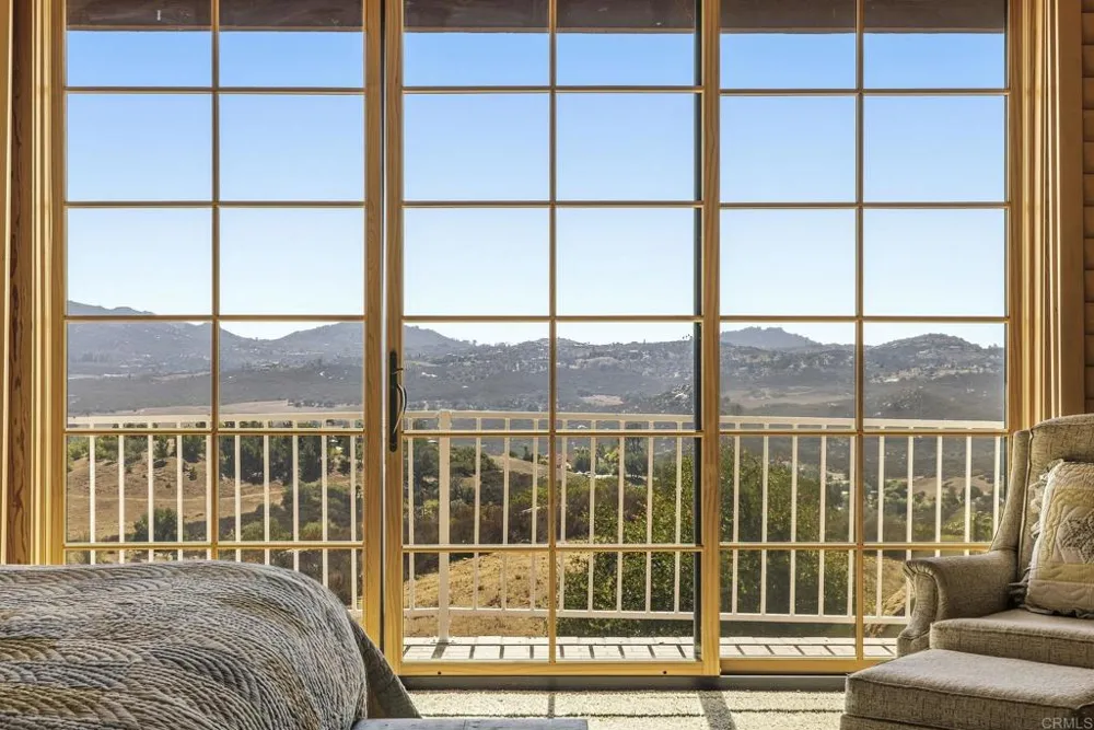 19050 Via Cuesta Ramona, CA 92065