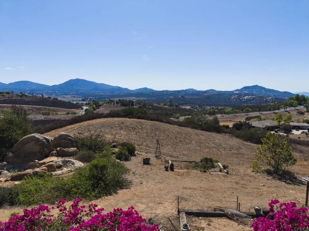 19050 Via Cuesta Ramona, CA 92065