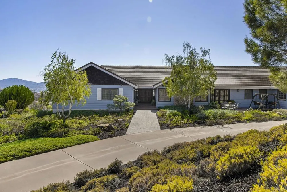 19050 Via Cuesta Ramona, CA 92065