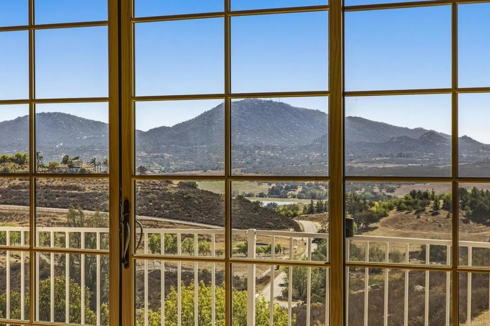19050 Via Cuesta Ramona, CA 92065