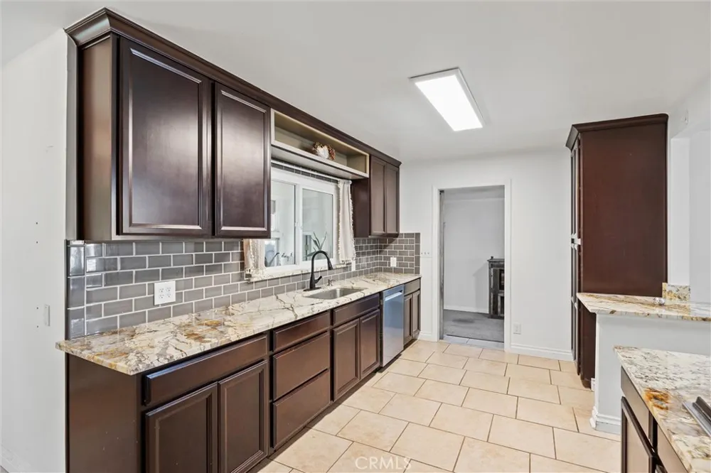 545 Cedar Red Bluff, CA 96080