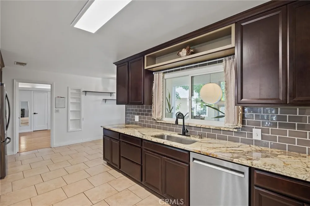 545 Cedar Red Bluff, CA 96080