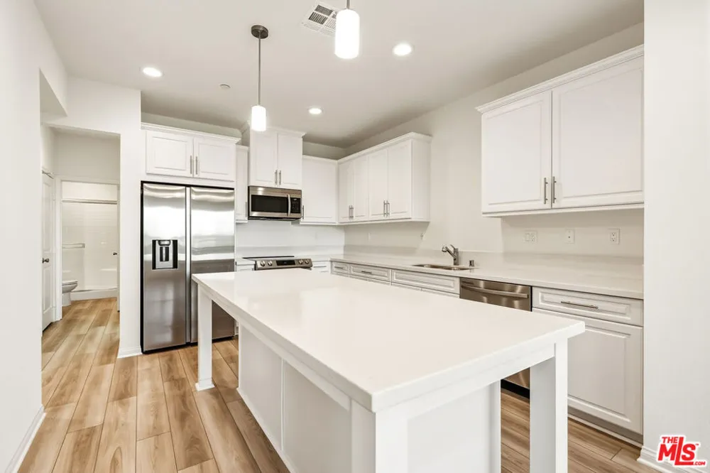 1095 Harbor Blvd Anaheim, CA 92801