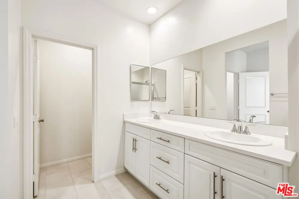1095 Harbor Blvd Anaheim, CA 92801