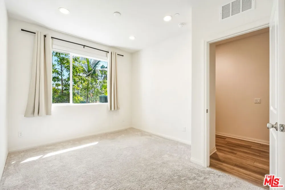 1095 Harbor Blvd Anaheim, CA 92801