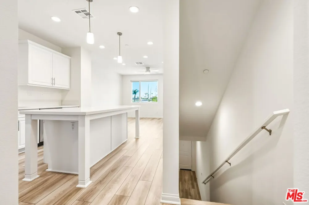 1095 Harbor Blvd Anaheim, CA 92801