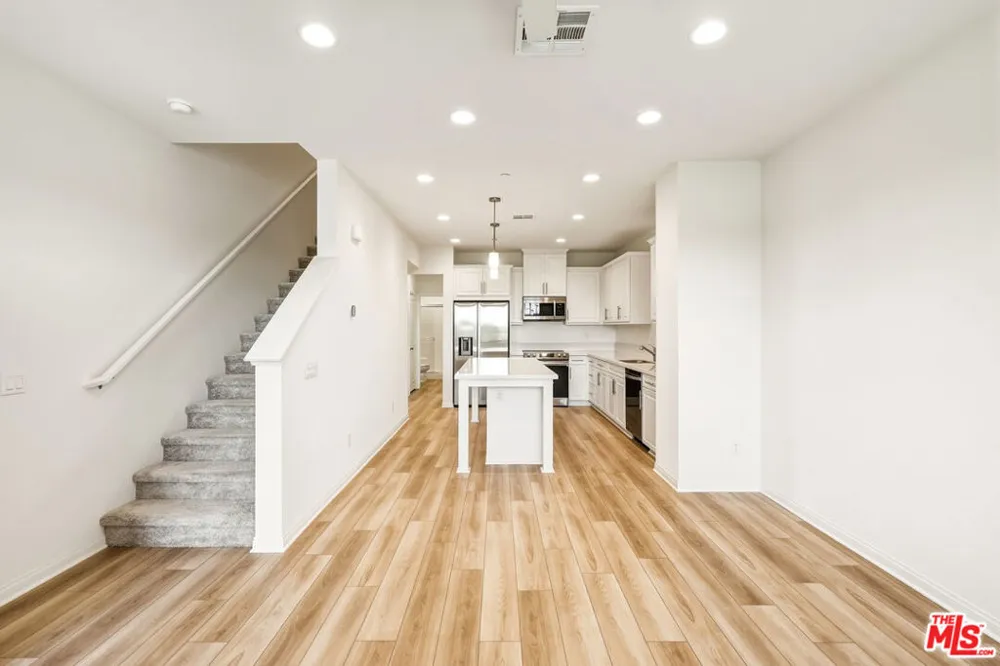 1095 Harbor Blvd Anaheim, CA 92801