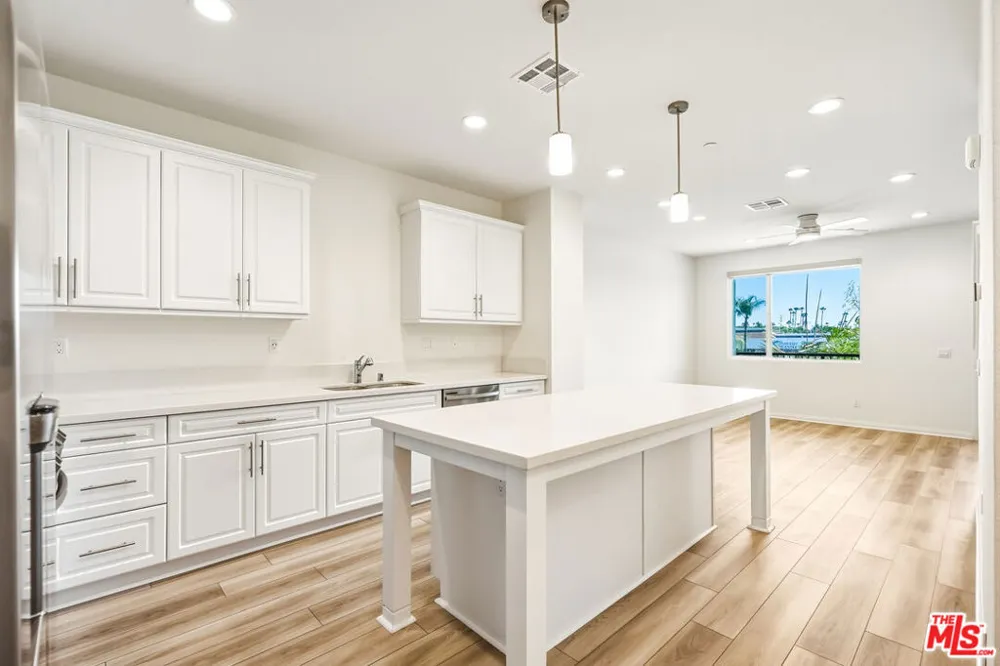1095 Harbor Blvd Anaheim, CA 92801