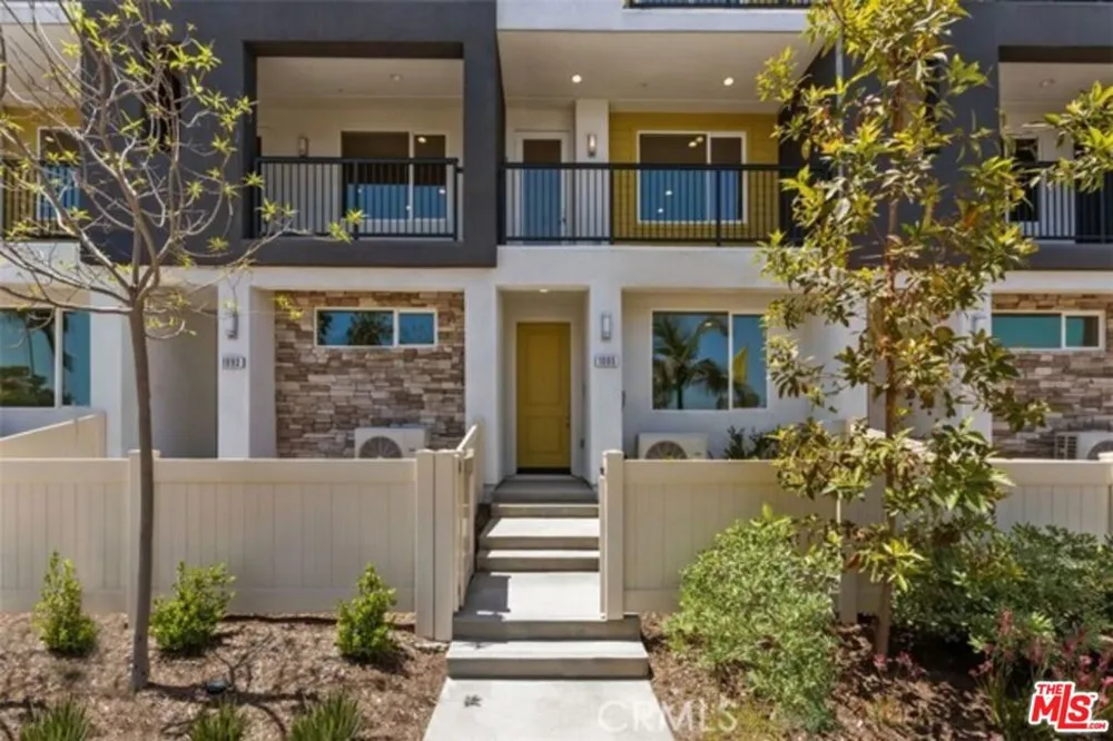 1095 Harbor Blvd Anaheim, CA 92801