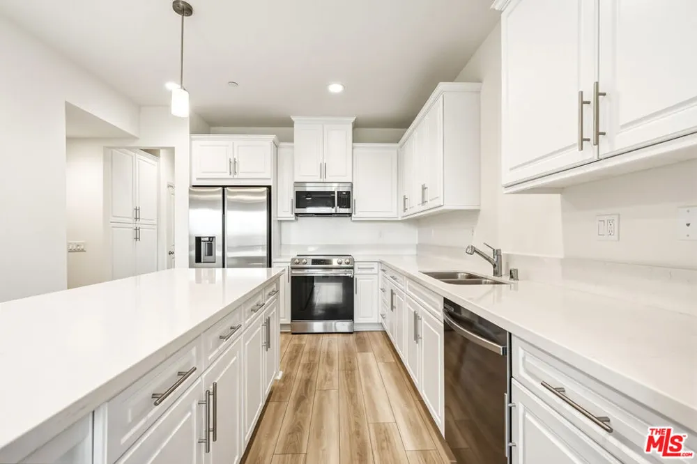 1095 Harbor Blvd Anaheim, CA 92801