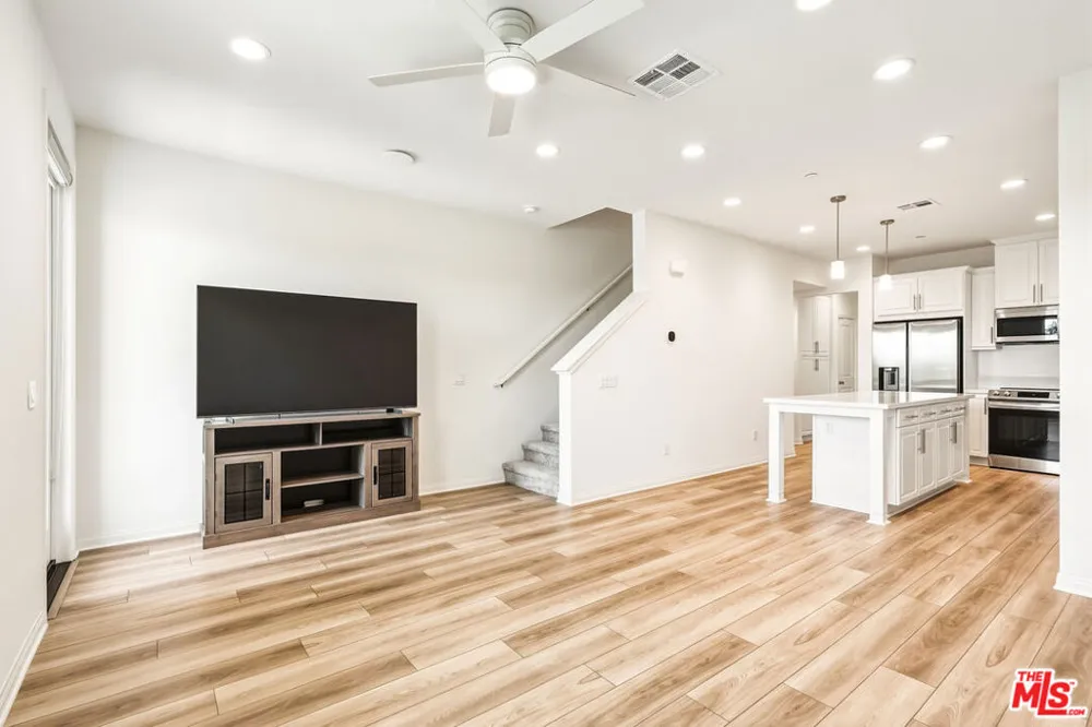 1095 Harbor Blvd Anaheim, CA 92801
