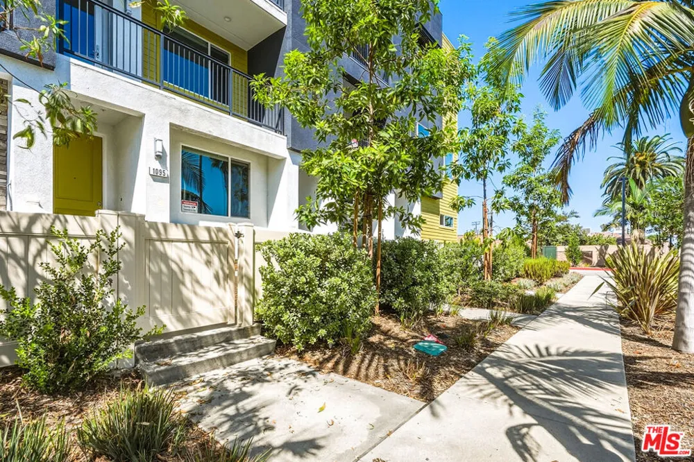 1095 Harbor Blvd Anaheim, CA 92801