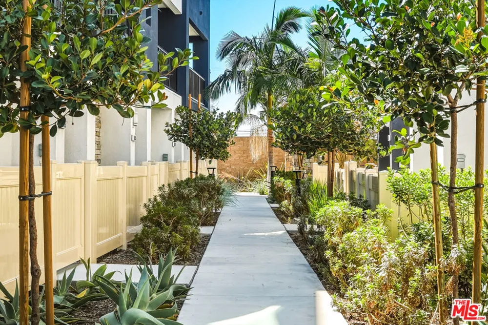 1095 Harbor Blvd Anaheim, CA 92801