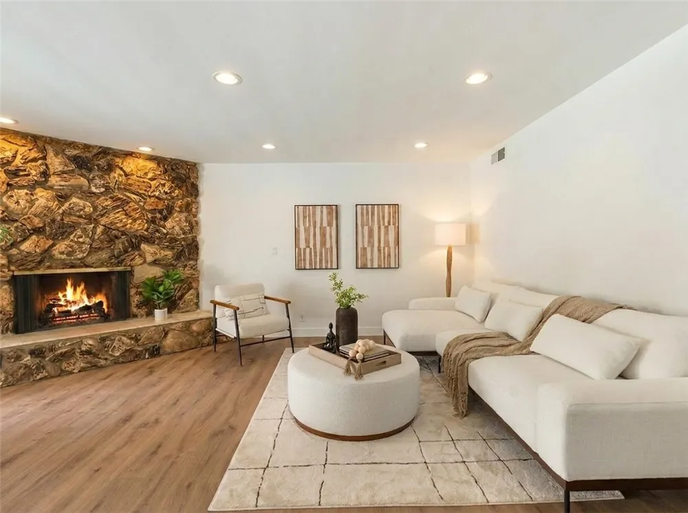 18931 Mayall Street Northridge, CA 91324