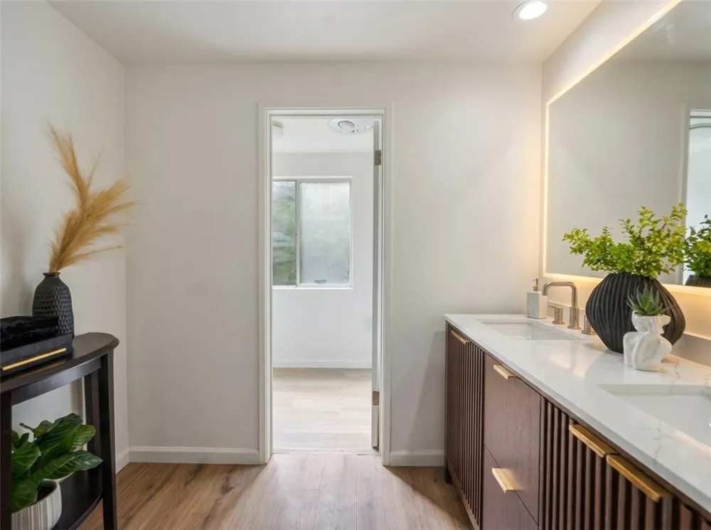 18931 Mayall Street Northridge, CA 91324