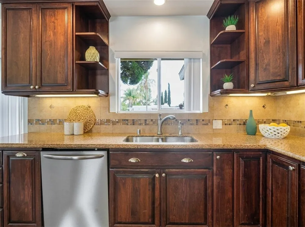 18931 Mayall Street Northridge, CA 91324
