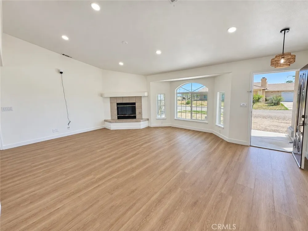 10968 Nambe Apple Valley, CA 92308